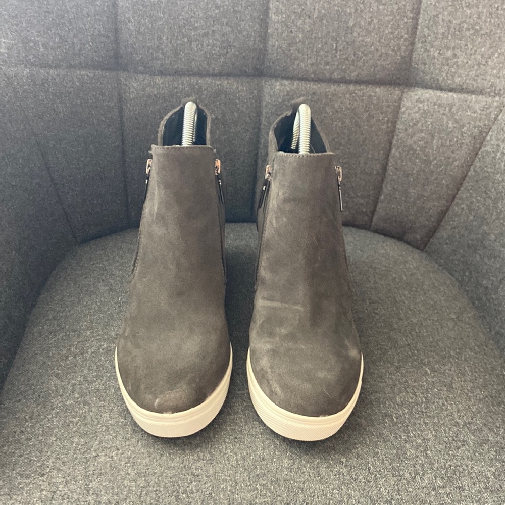 BLONDO Dark Grey Suede Waterproof HighTop Sneaker Booties Size 9